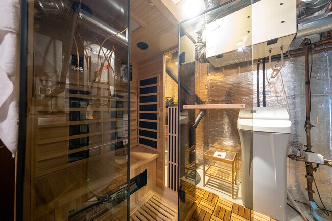 Building Photo - 572 Danube Ave