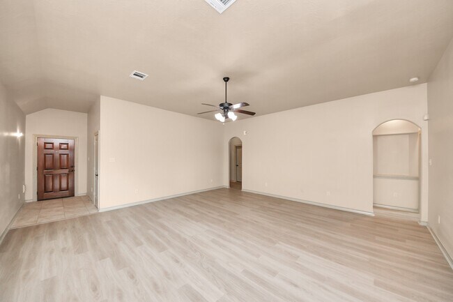 Building Photo - 2414 Argos Dr