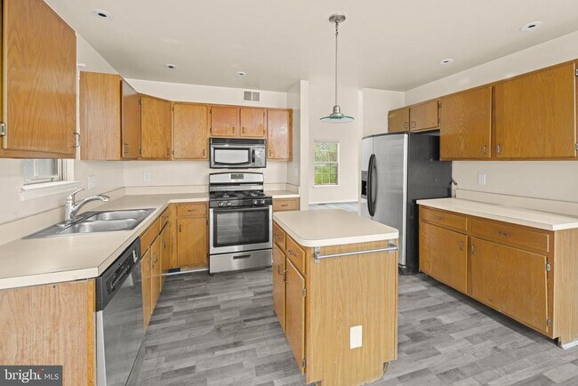 Building Photo - 7637 Seans Terrace