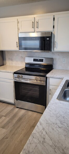 Building Photo - 138 Mossydale Ln