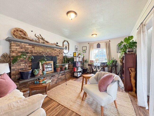 Building Photo - Charming Home for Lease