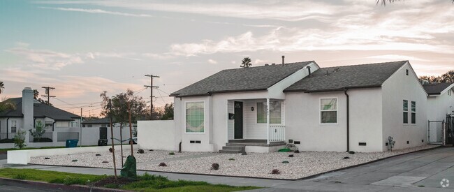 Building Photo - 7403 Farmdale Ave