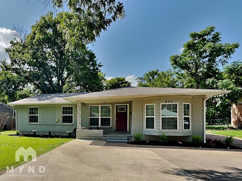 Primary Photo - 205 Olive St