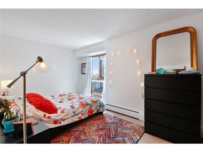 Building Photo - 433 S 7th St