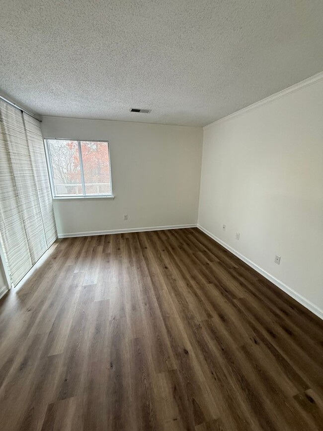 Building Photo - Beautiful South Charlotte Condo For Rent