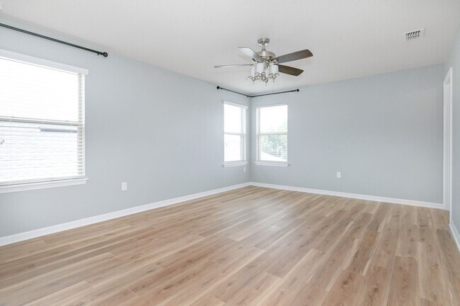 Building Photo - Stunning 4bed /3.5 bath Home For Rent at W...