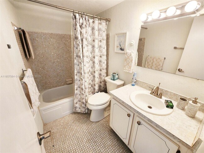 Building Photo - 580 Egret Dr