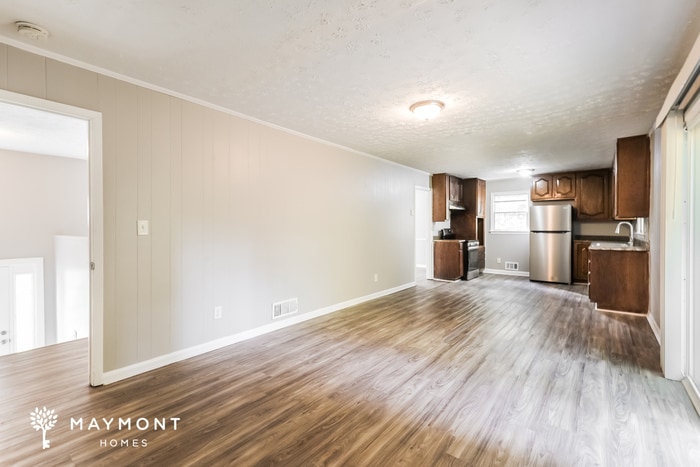 Building Photo - 6345 Thornhedge Dr