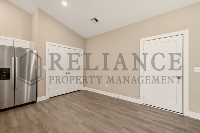 Building Photo - 2755 S Greenleaf St