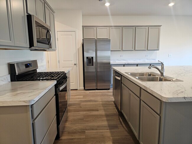 Building Photo - 5954 Hawkweed Dr