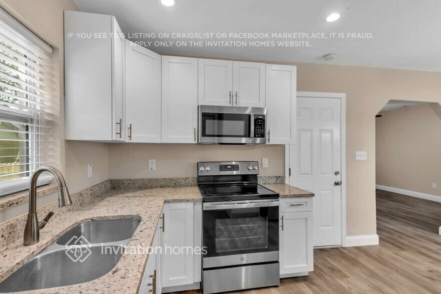 Building Photo - 2226 21st St S