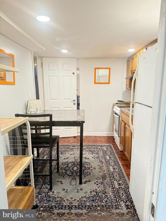 Building Photo - 7547 Beverly Rd