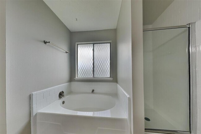 Building Photo - 16322 Jast Dr