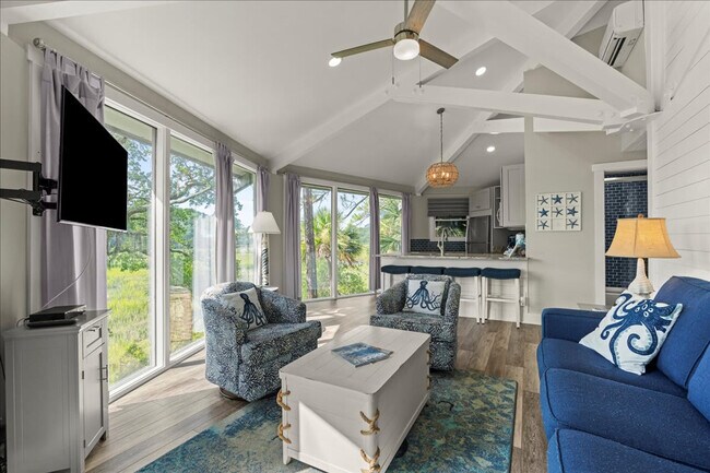 Building Photo - 2041 Deer Island Rd