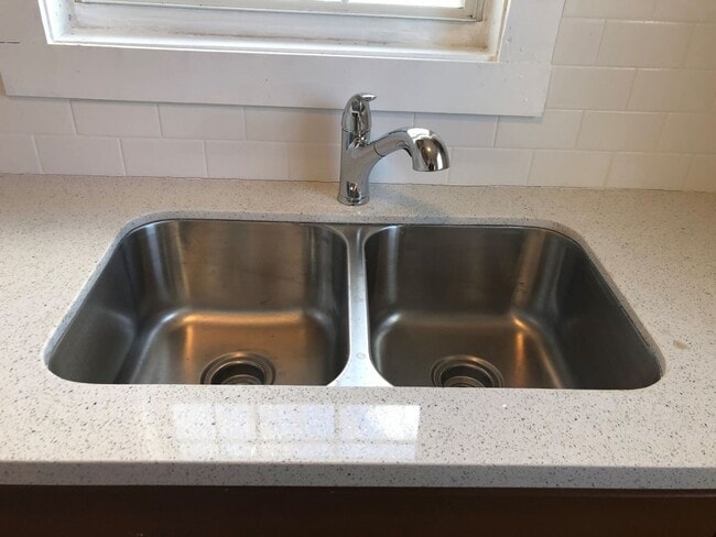 Building Photo - 102 N Avenue A