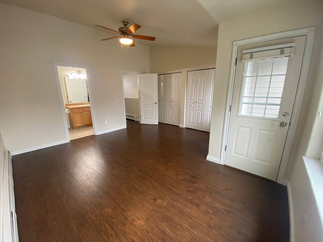 Building Photo - A beautifully maintained (2) bed, (1.5) ba...