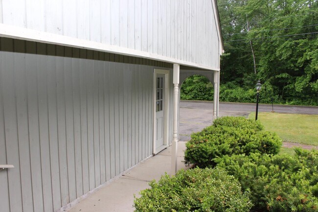 Building Photo - 331 Shore Dr