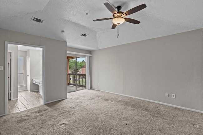 Building Photo - Beautiful 2 Bed, 2 Bath Townhome