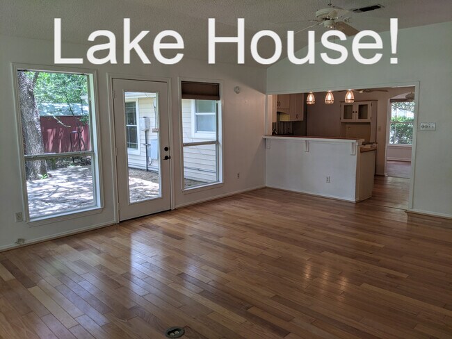 Building Photo - 7472 Love Cir