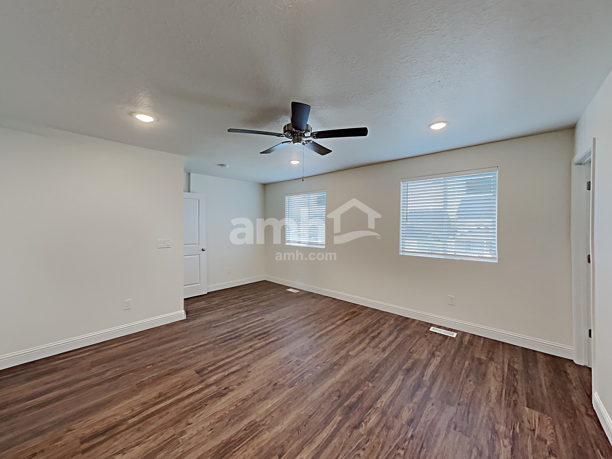 Building Photo - 2412 E Surry Way