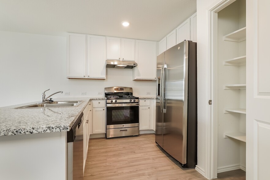 Building Photo - 4124 Waterfall Cv