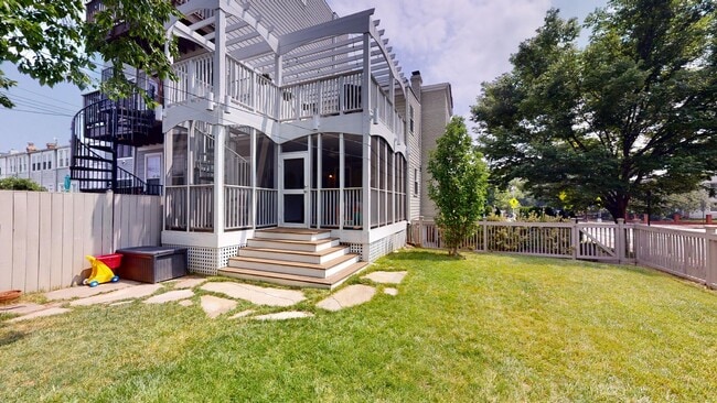 Building Photo - 1700 D St SE