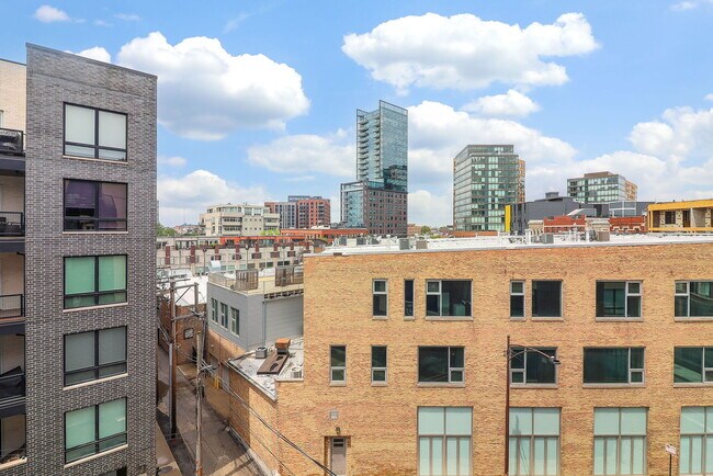 Building Photo - 680 N Milwaukee Ave