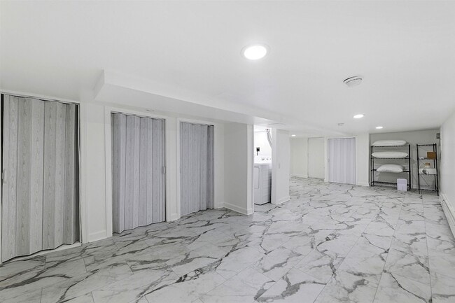 Building Photo - 803 West St