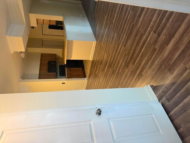 Building Photo - 9901 Baywinds Blvd