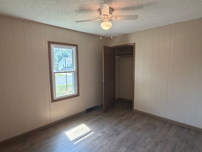 Building Photo - 203 Greenfield Dr