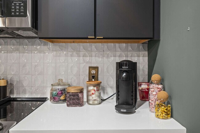 Building Photo - 245 Hermitage Ave