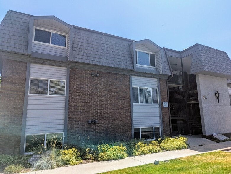 Building Photo - 1761 Willowbrook Dr