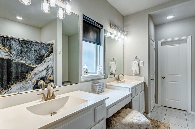 Building Photo - 7314 Saddle Tree Dr