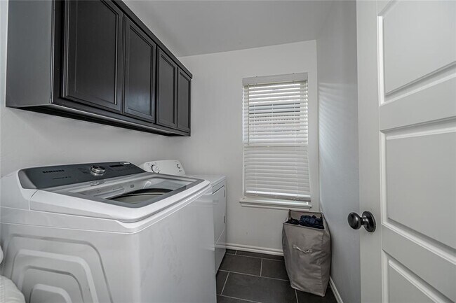 Building Photo - 8516 Gibbs Dr
