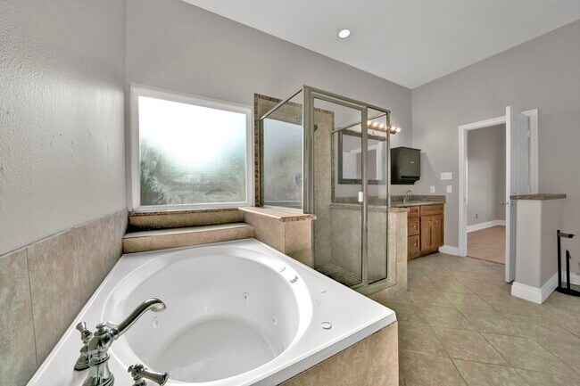 Building Photo - 5395 Kyla Cir