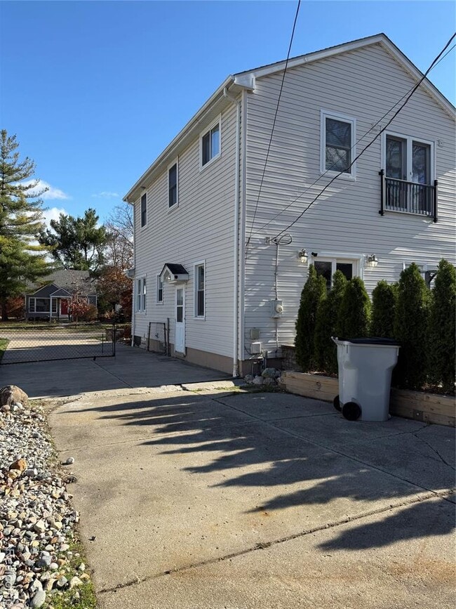 Building Photo - 2729 Kipling Ave