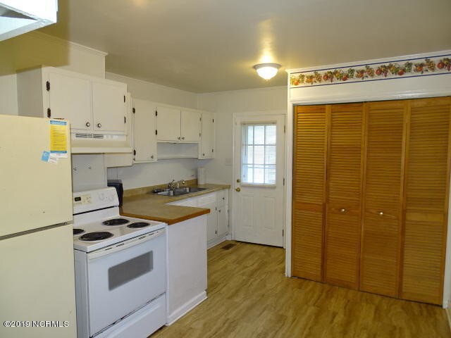 Building Photo - 406 Nelson Dr