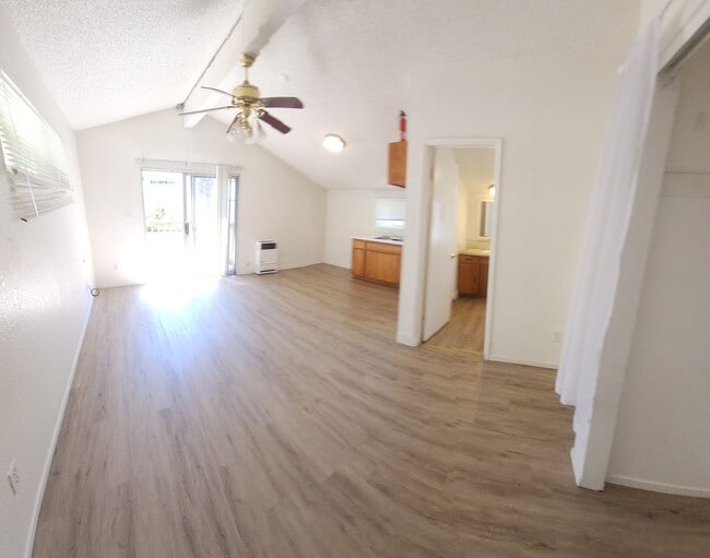 Building Photo - 7 Bedroom 3 bath home close to POLY!!!!