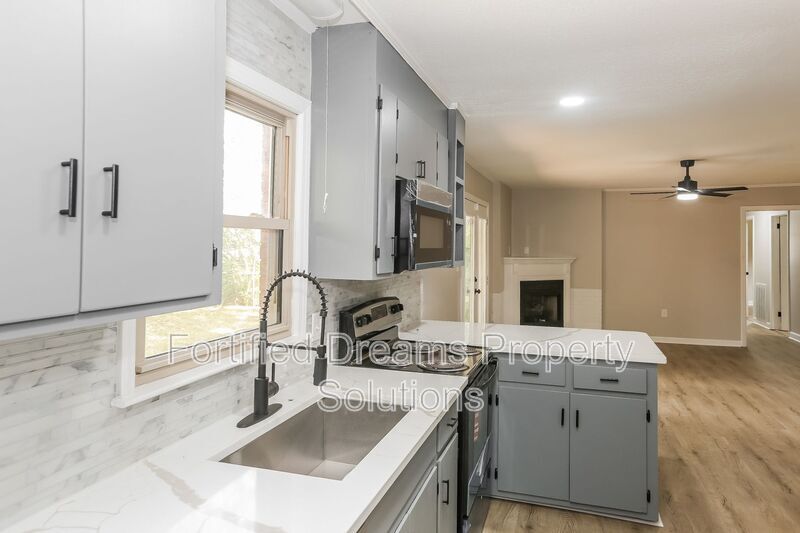 Building Photo - 1141 Carolina Cir