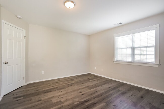 Building Photo - 5001 Satinwood Dr