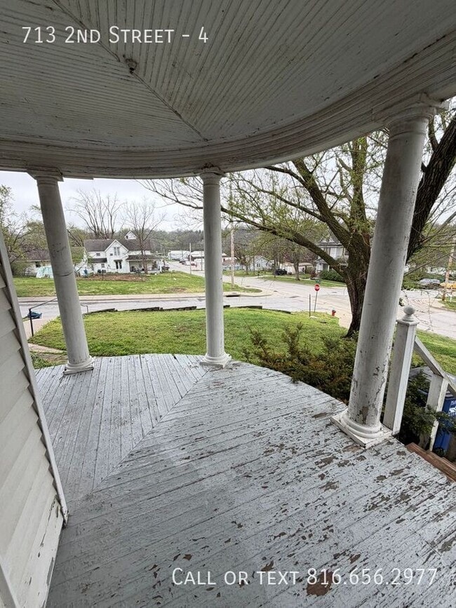 Building Photo - 713 2nd St