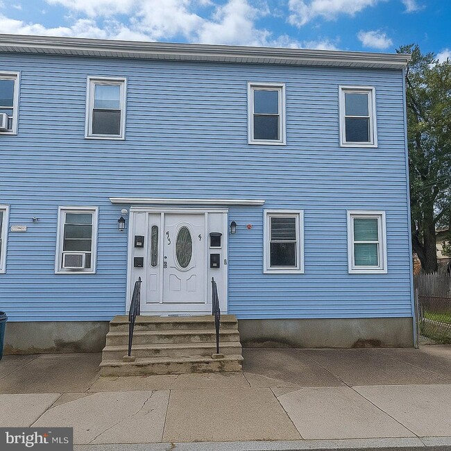 Primary Photo - 412 Powell St