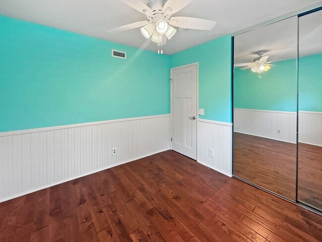 Building Photo - Beautiful 4BD/2BA w/ Attached Garage & Lar...