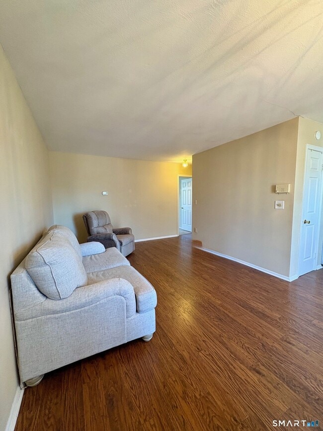 Building Photo - 146 Carriage Path S