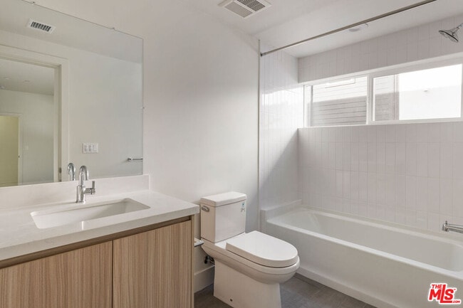 Building Photo - 3210 Verdugo Rd