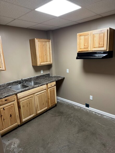 Building Photo - 305 N Jefferson St