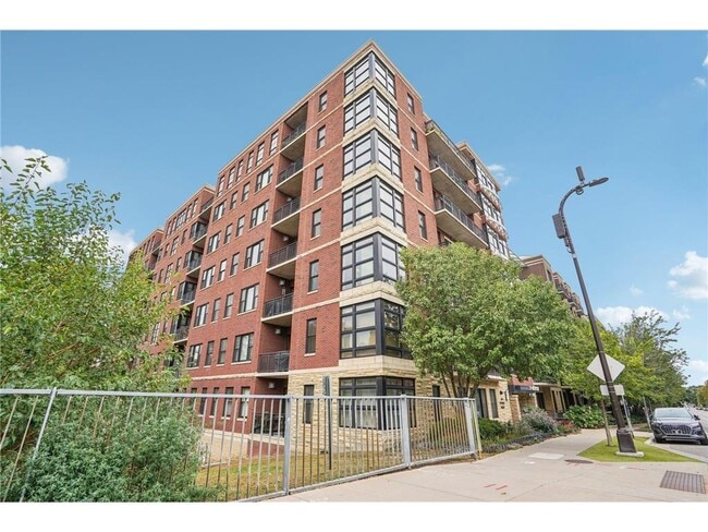 Building Photo - 401 N 2nd St