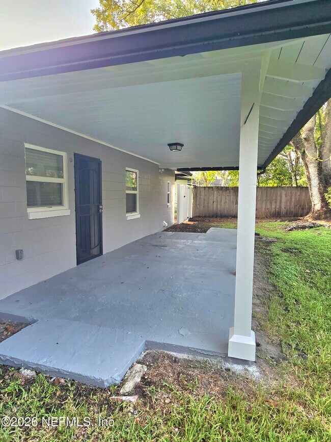 Building Photo - 615 Luna Ct
