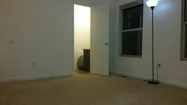Building Photo - Lovely 3 bedroom, 2.5 bathroom Mechanicsvi...