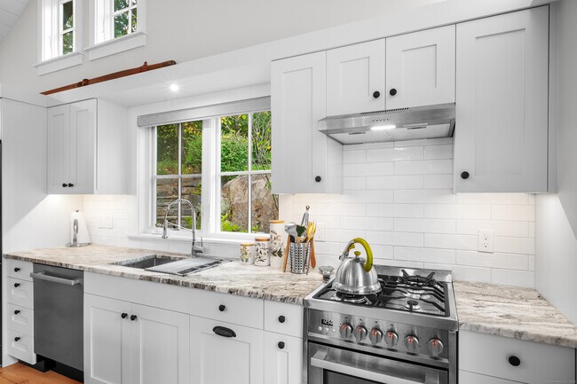 Building Photo - 65 Landing Rd